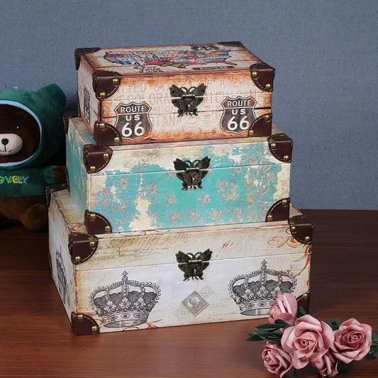 Wooden box (customized pictures are acceptable)
